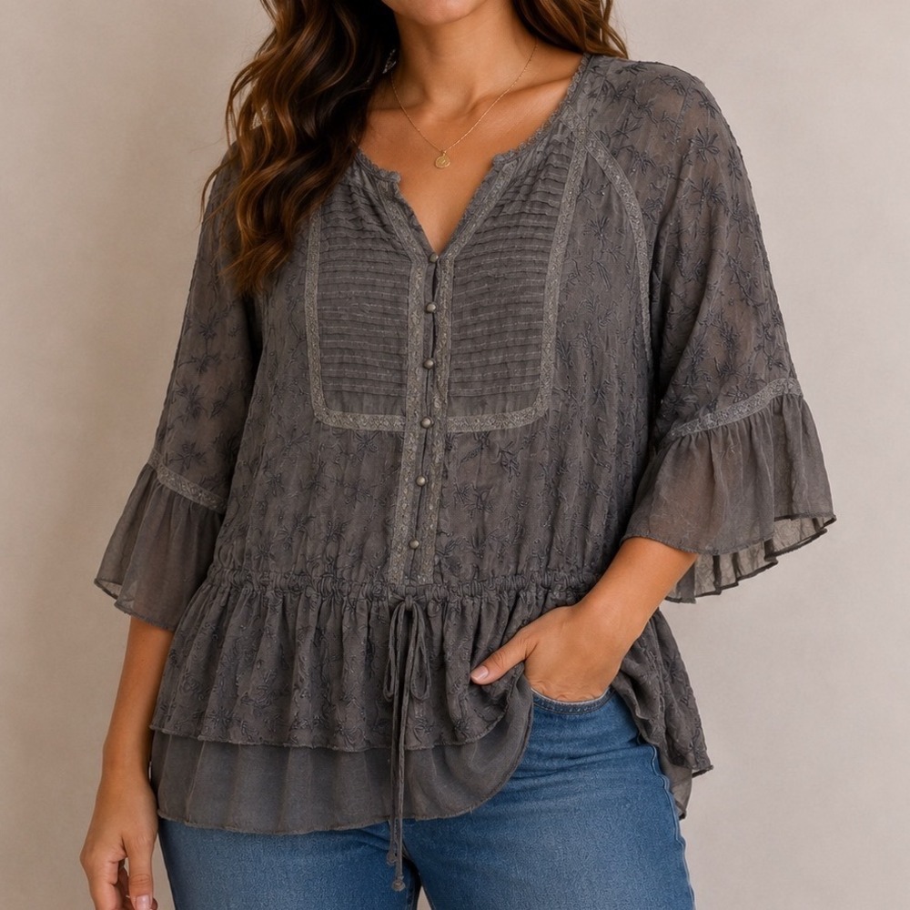 4 Love and Liberty Gray Boho Blouse M Embroidered Bell Sleeve Romantic Peasant